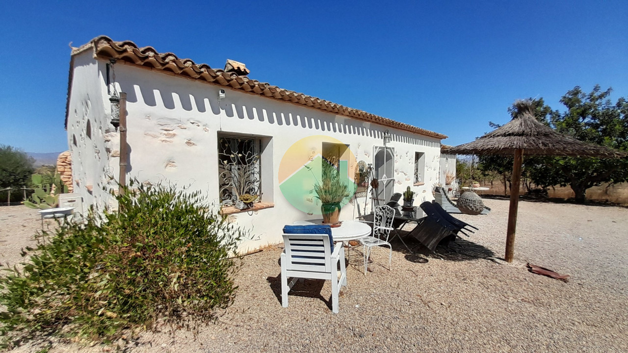 4 Bedroom Country house For Sale