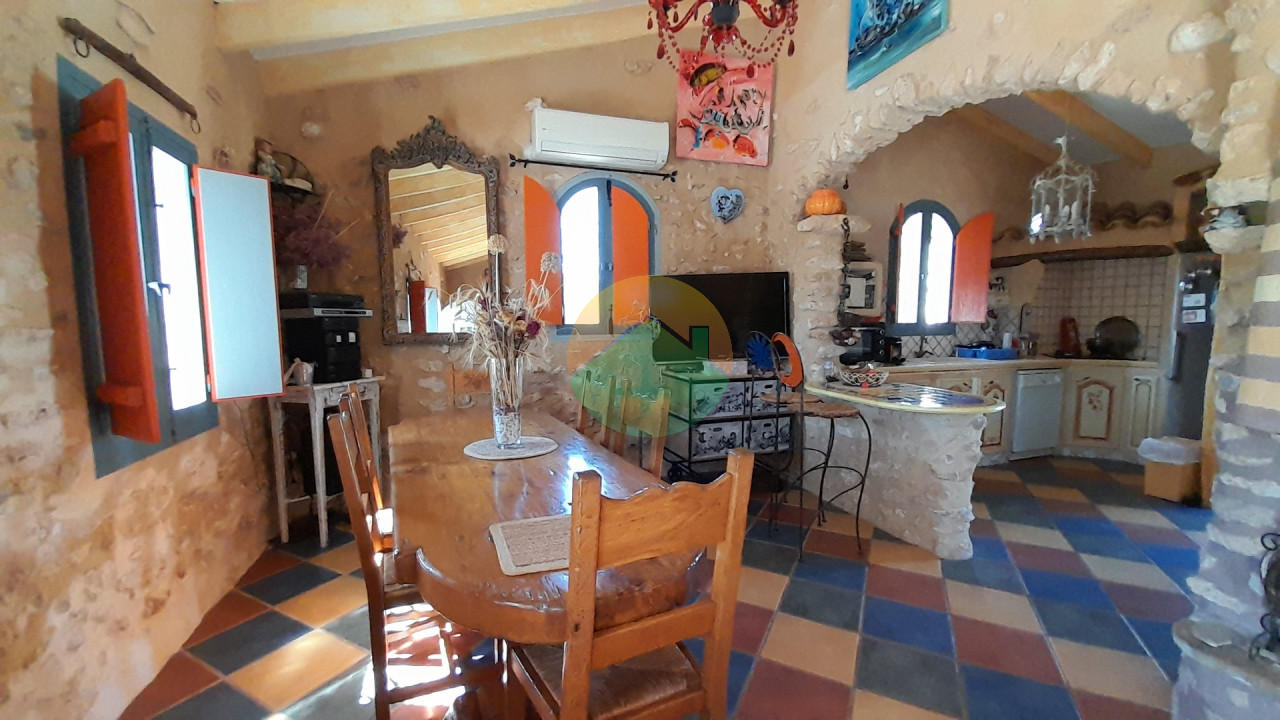 4 Bedroom Country house For Sale