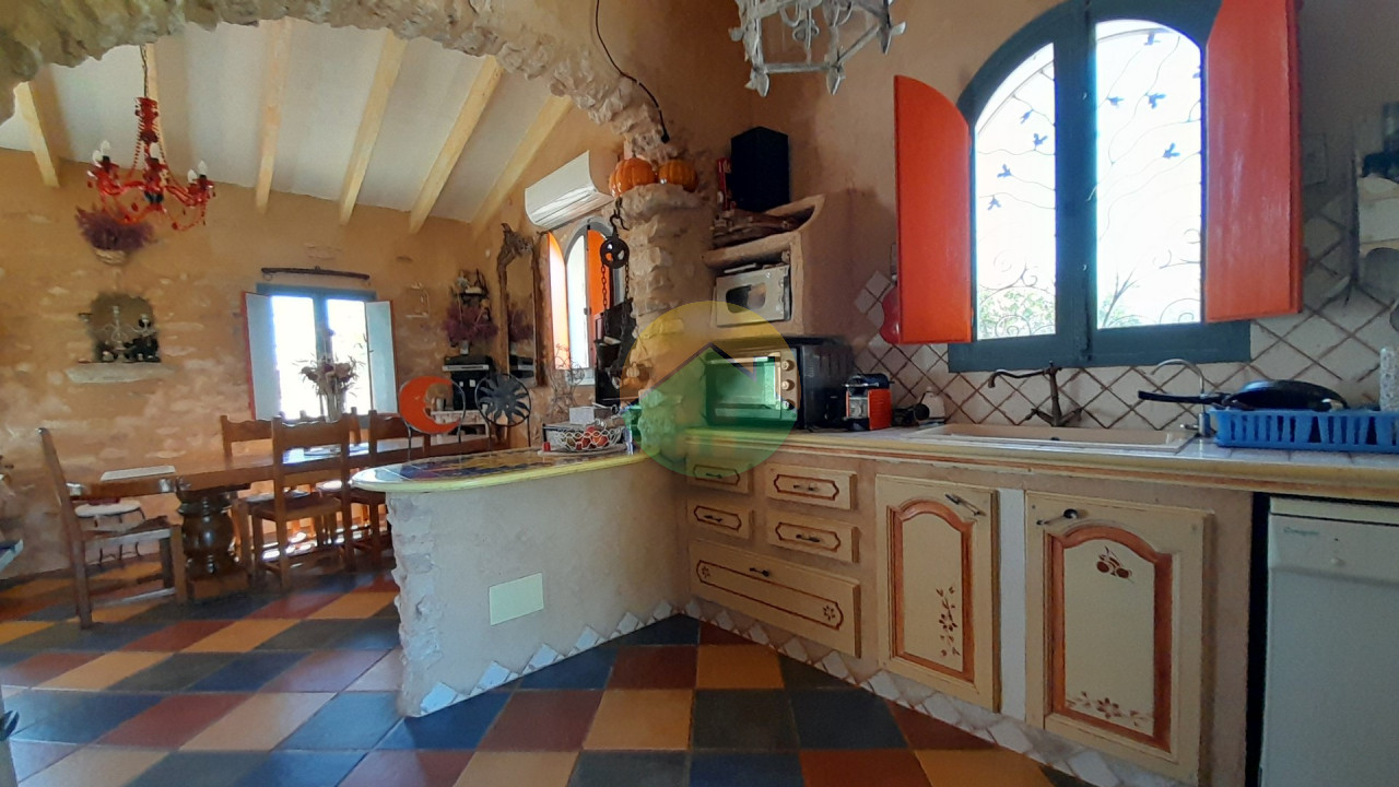 4 Bedroom Country house For Sale