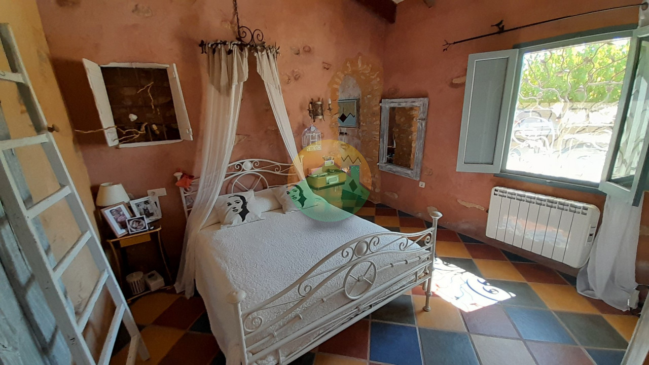 4 Bedroom Country house For Sale