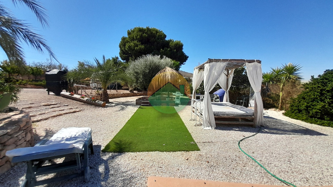 4 Bedroom Country house For Sale