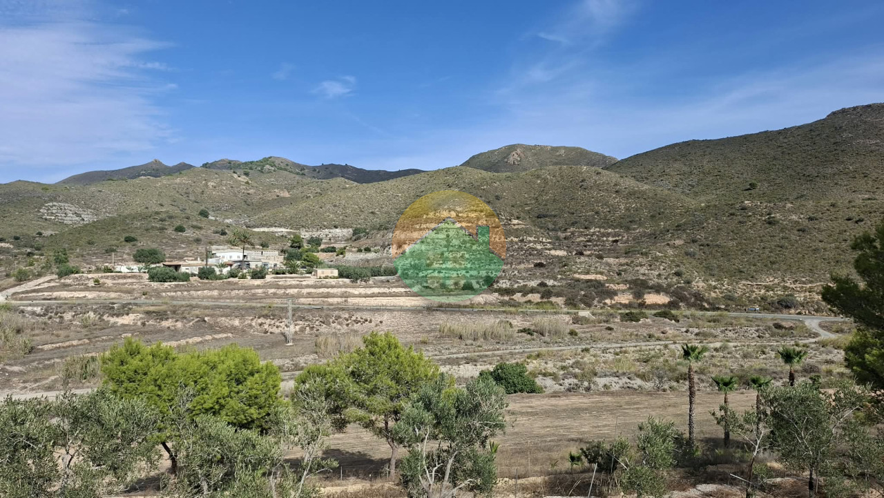 3 Bedroom Country House For Sale