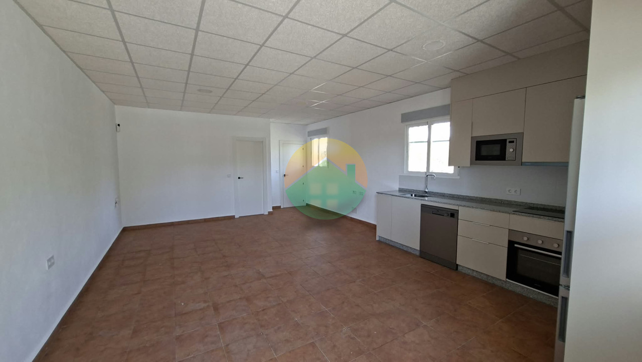 3 Bedroom Country House For Sale