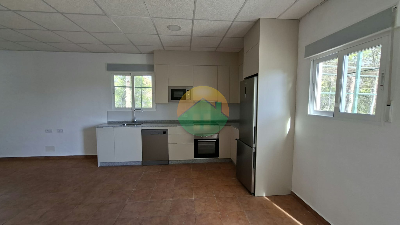 3 Bedroom Country House For Sale