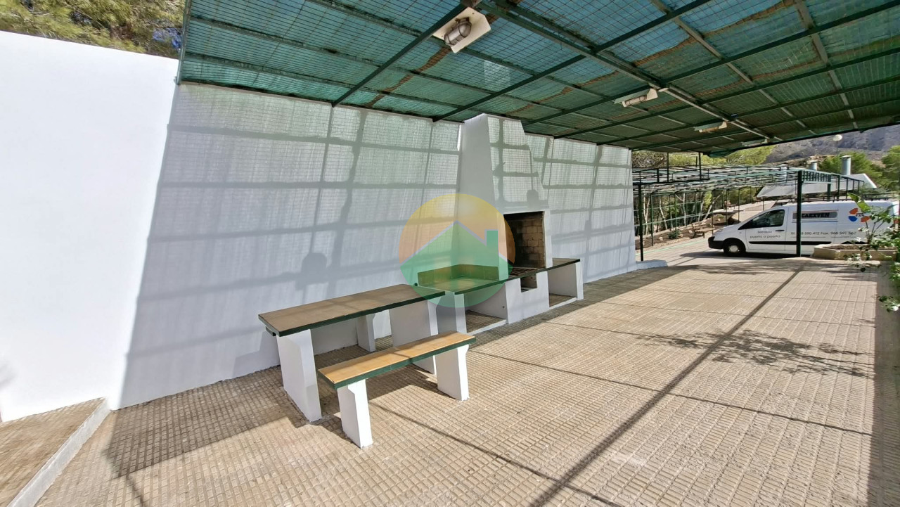 3 Bedroom Country House For Sale