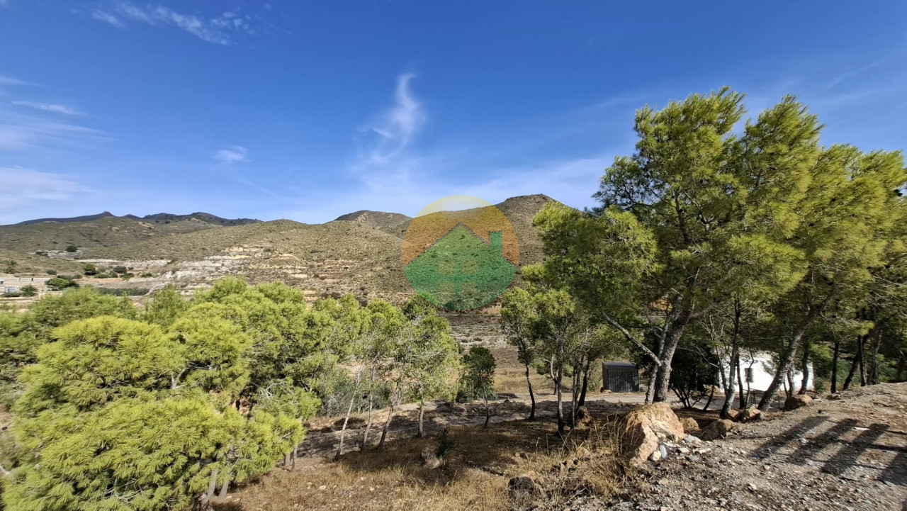 3 Bedroom Country House For Sale