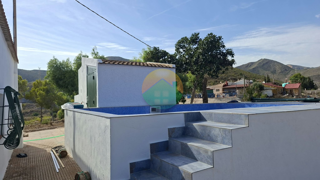 3 Bedroom Country House For Sale