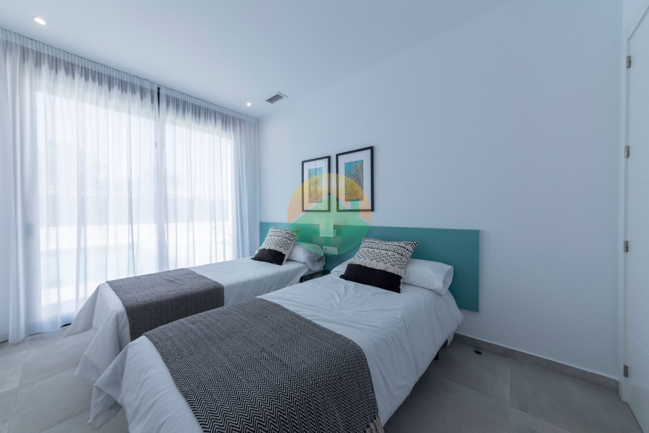 2 Bedroom Detached For Sale