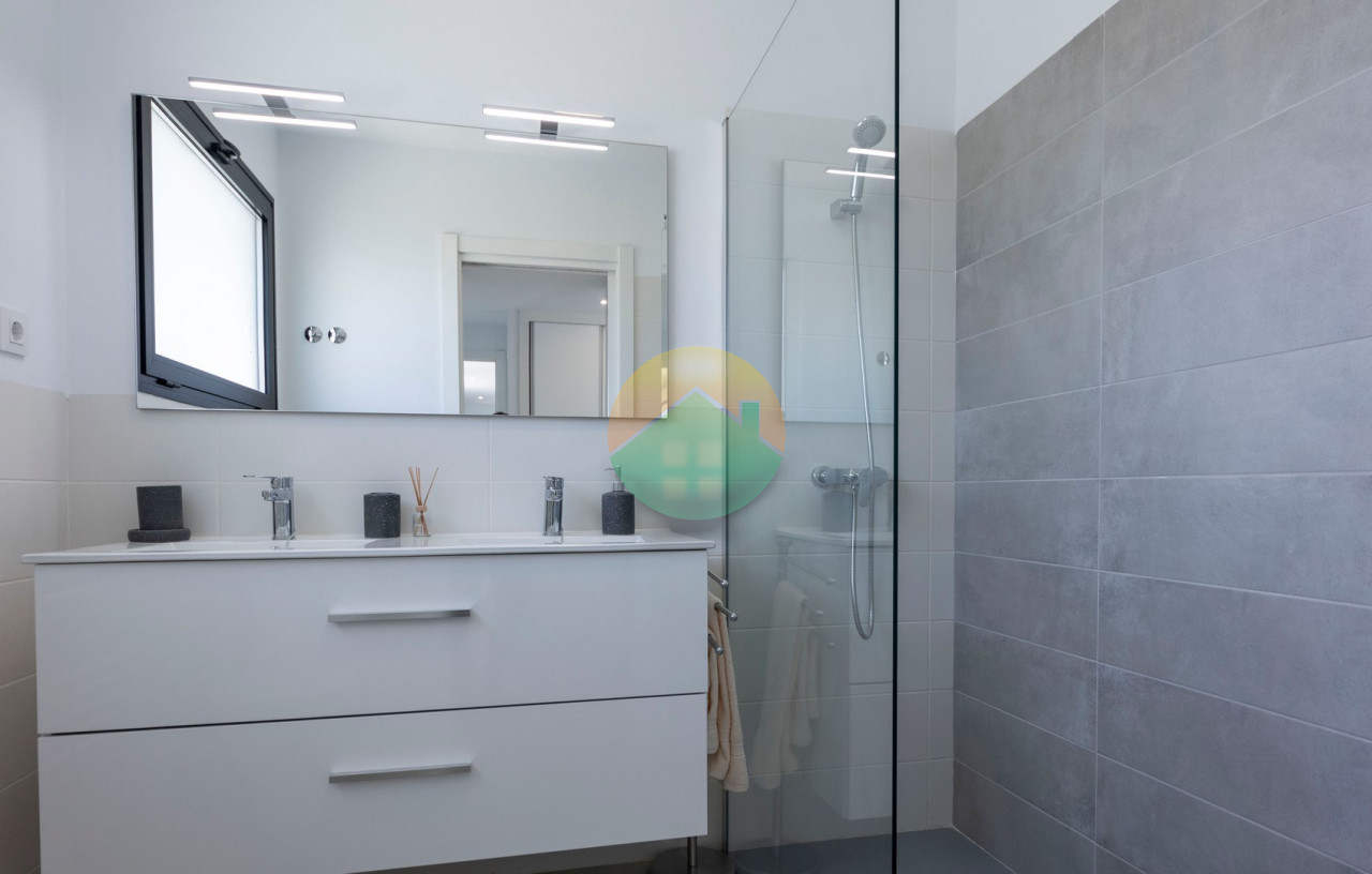 2 Bedroom Detached For Sale