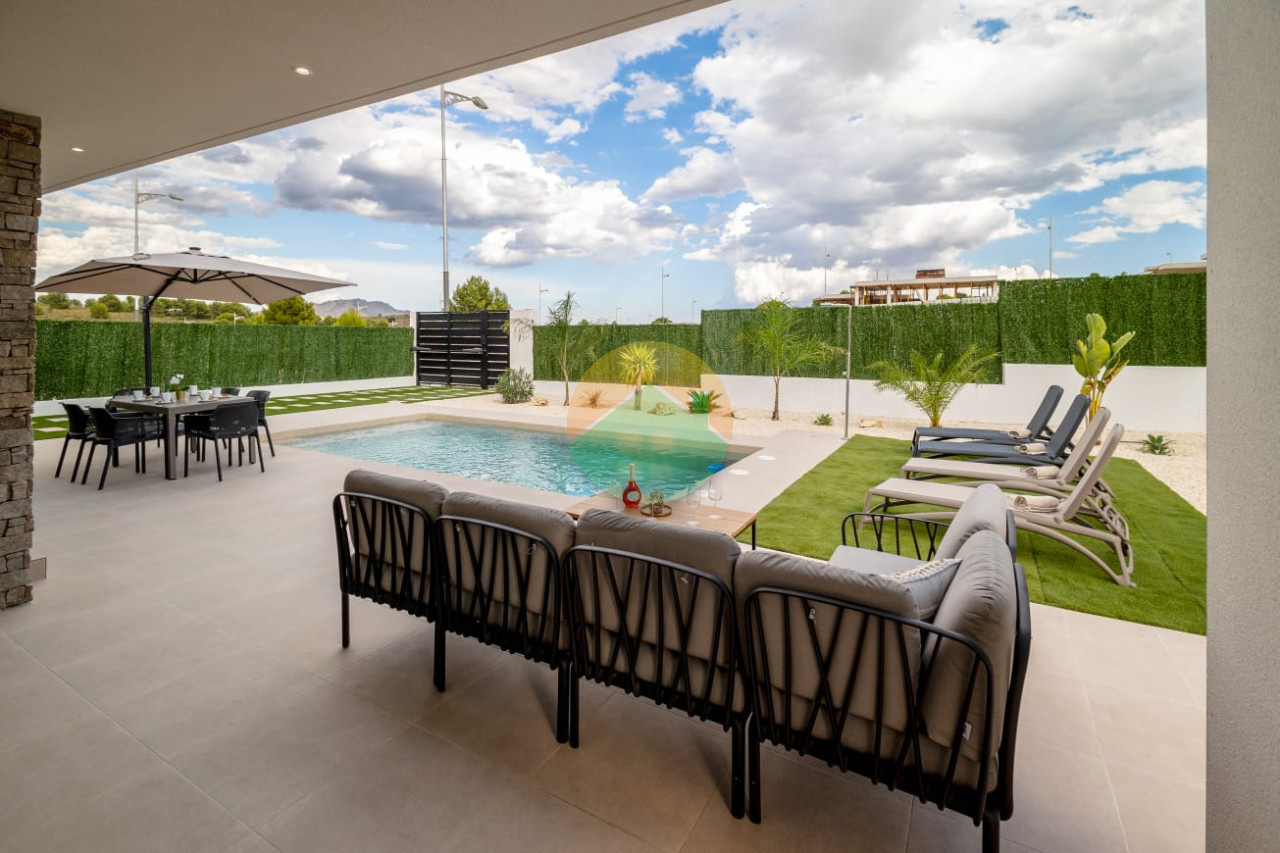 3 Bedroom Detached For Sale