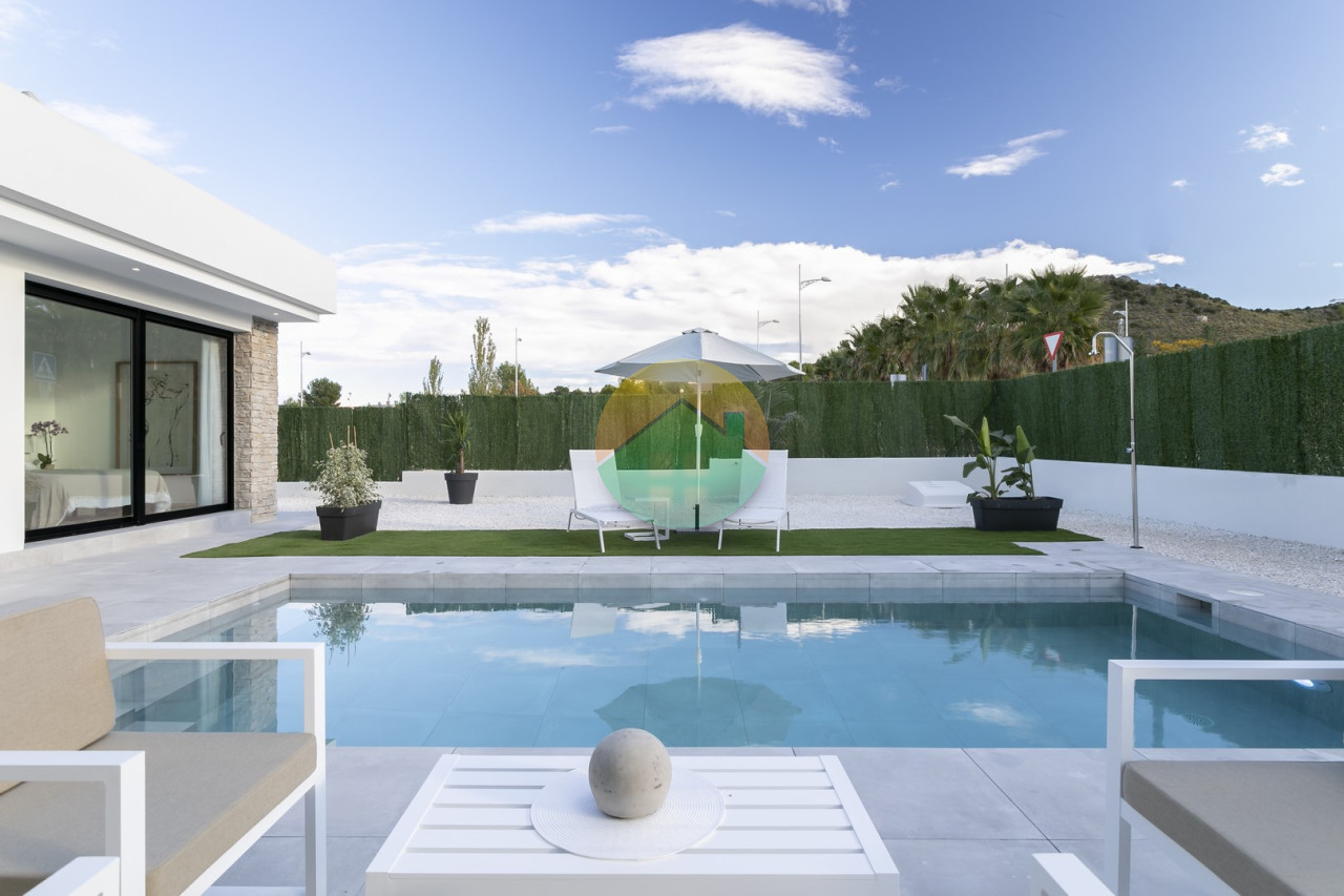 3 Bedroom Detached For Sale