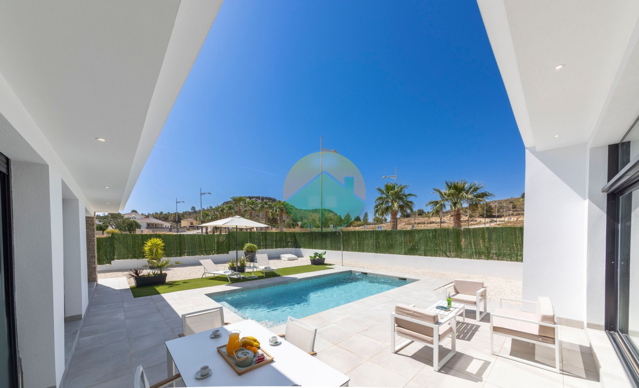 3 Bedroom Detached For Sale