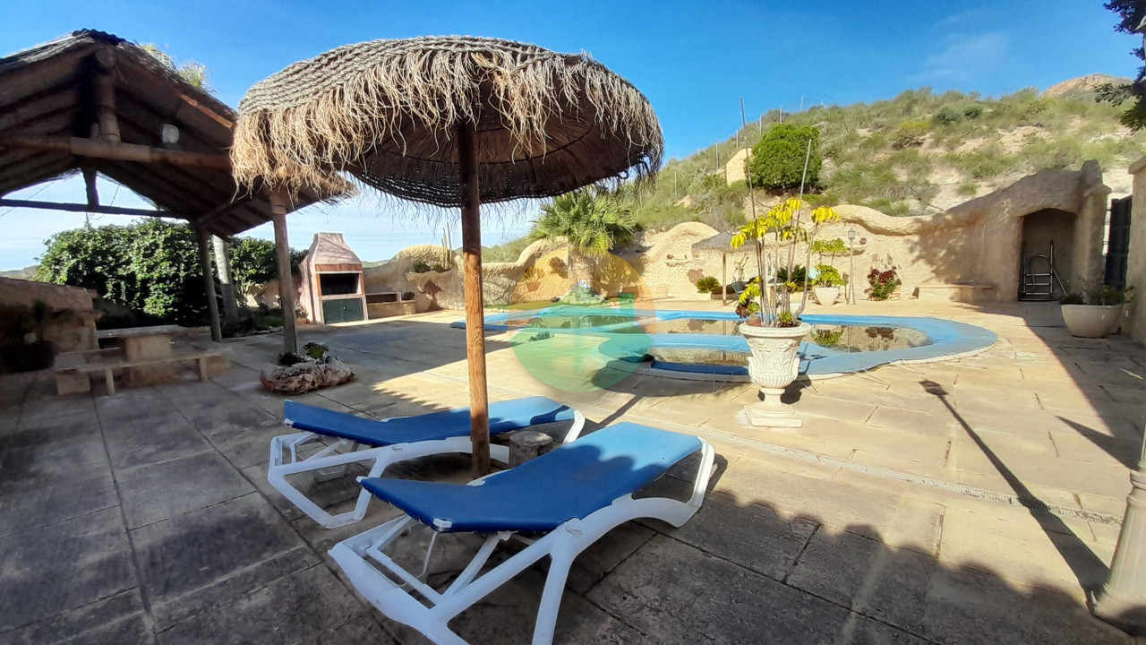 4 Bedroom Country house For Sale