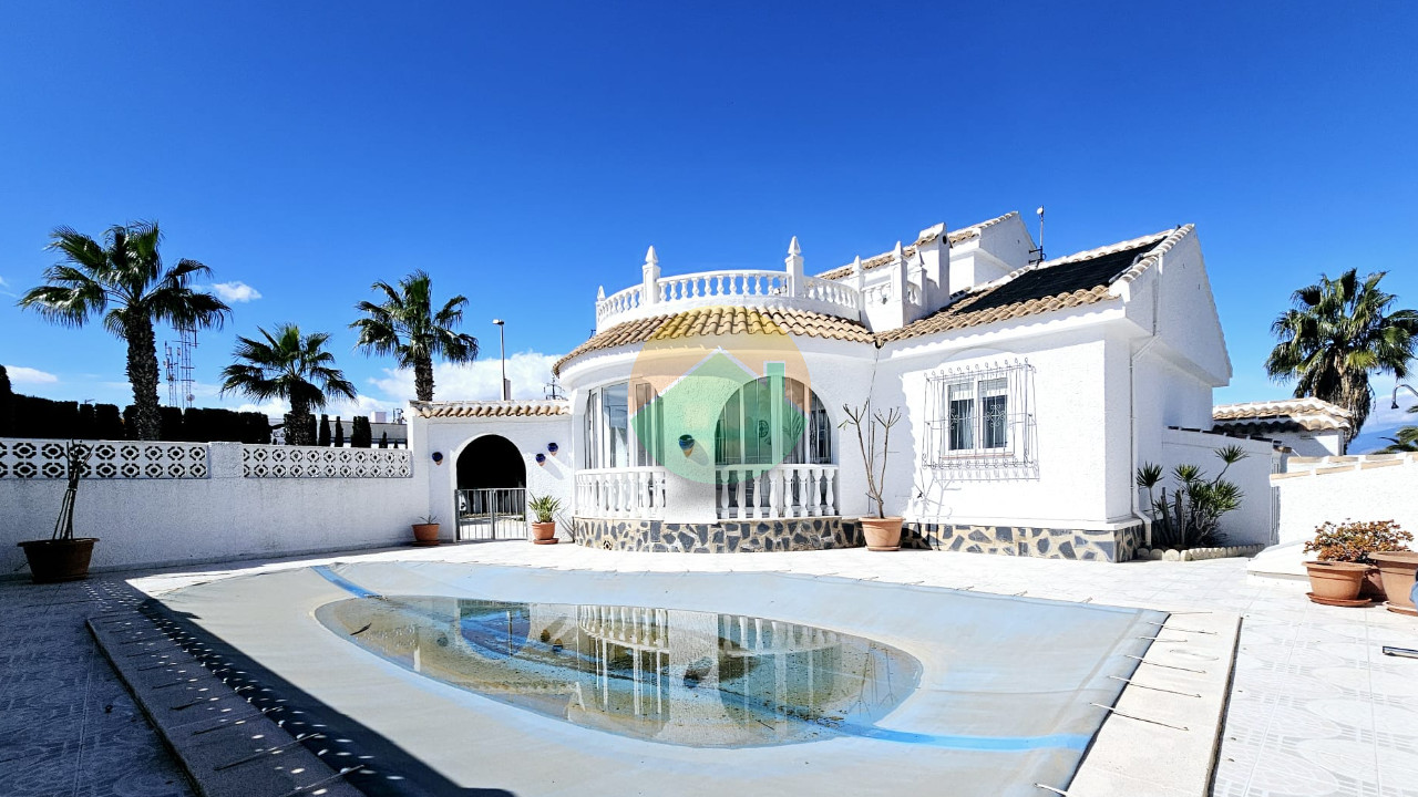 2 Bedroom Detached For sale