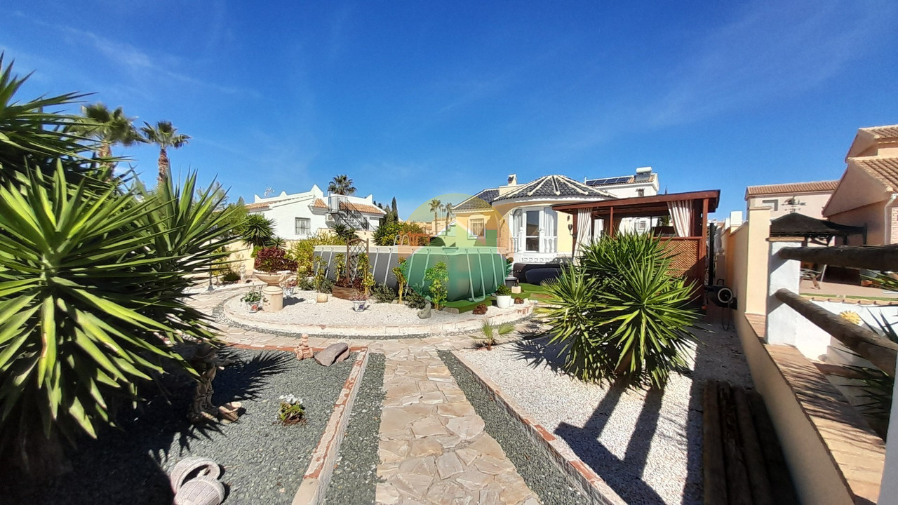 2 Bedroom Detached For sale